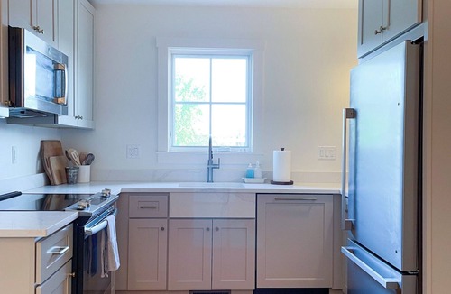 Port Huron House | Remodeled Downtown Cottage, close to St Clair River, McMorran, Convention Center