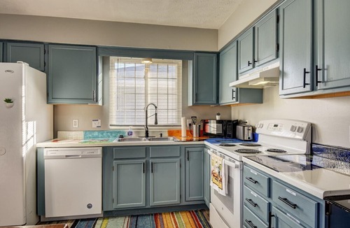 Pottawattamie County House | ☯ Remodeled Duplex Minutes to Downtown & Riverside