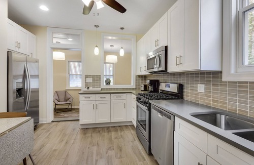 Rogers Park Apartment | Remodeled, spacious and bright apartment — near Loyola, beach & subway