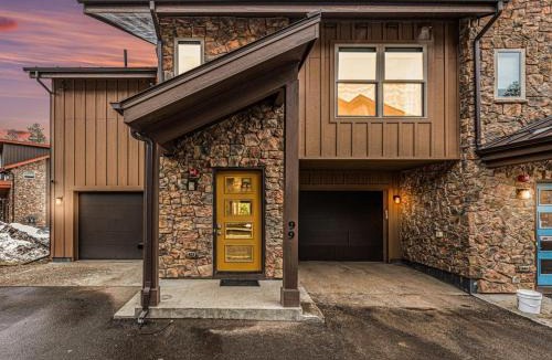 Rendezvous House | Rendezvous - 99 Stagecoach