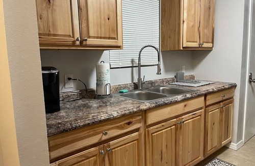 High Springs House | Renovated cozy cottage, pet friendly, close to Springs, sleeps 8
