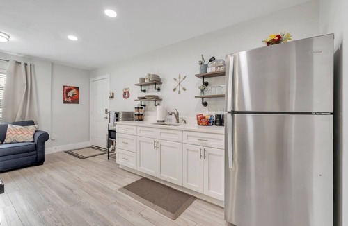Tallahassee Apartment | Renovated Studio -Walking distance to FSU/Doak Stadium