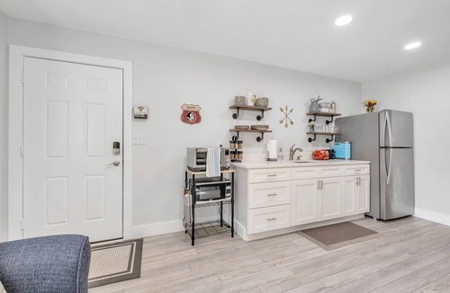 Tallahassee Apartment | Renovated Studio -Walking distance to FSU/Doak Stadium