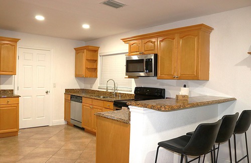 Limona Improvement House | Resting Oak-2bed/2bath full home with laundry and mini golf in Brandon