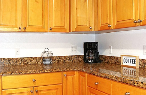 Limona Improvement House | Resting Oak-2bed/2bath full home with laundry and mini golf in Brandon