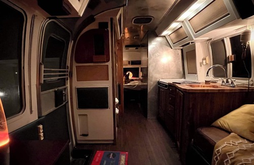 Merritt Island House | Retro 1983 Airstream Astrovan - minutes from KSC