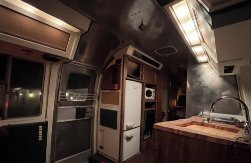 Merritt Island House | Retro 1983 Airstream Astrovan - minutes from KSC