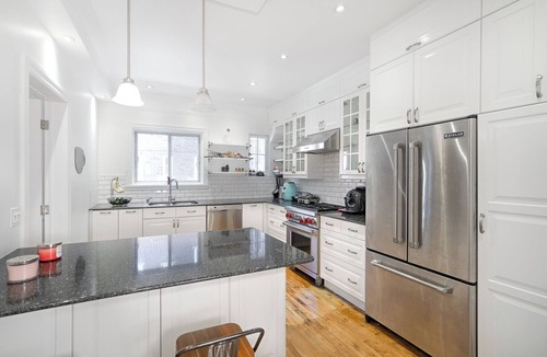 Cote-Des-Neiges—Notre-Dame-De-Grace Condo | Retro-Chic Spacious Home on 2 floors in Montreal