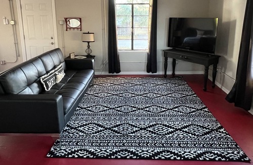 Mineral Wells Apartment | Retro Studio Apartment in the Heart of Downtown
