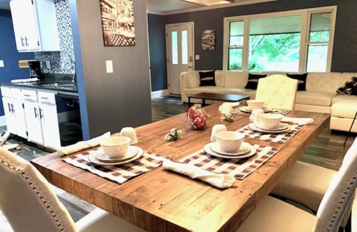 Oshkosh House | Ritchie’s Oshkosh Chalets: The Baitshop House
