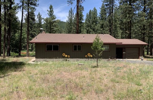 Plumas Eureka Estates House | River Cabin with Stunning Views and EV Charger