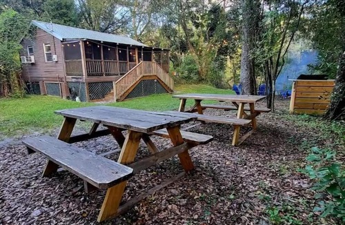 Dade City Cabin | River Daze Cabin - A cozy cabin right on the river