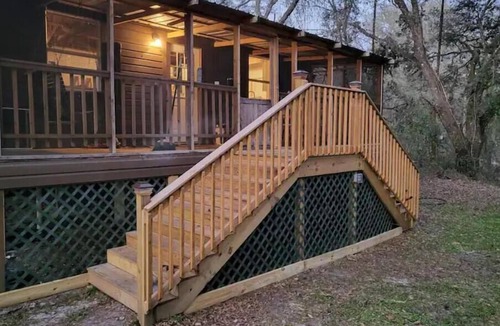 Dade City Cabin | River Daze Cabin - A cozy cabin right on the river
