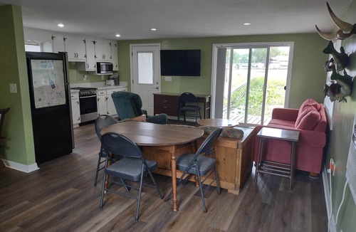 Astor Cottage | River front on the canal. Dock your boat at your deck porch.
