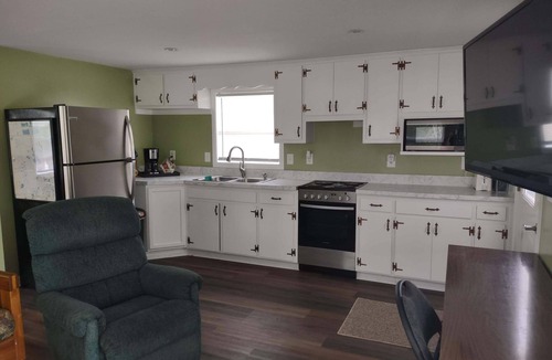 Astor Cottage | River front on the canal. Dock your boat at your deck porch.