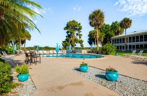 Welaka House | River-View Condo w/Boat Slip in Welaka!