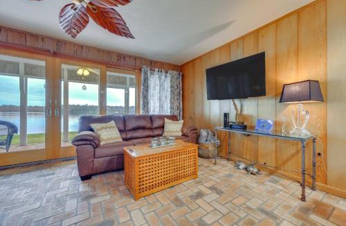Welaka House | River-View Condo w/Boat Slip in Welaka!