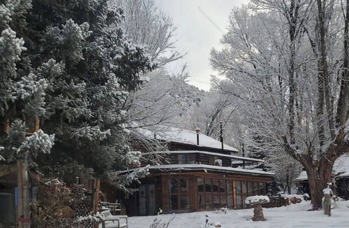Glenwood Springs Cabin | Riverfront, Indoor, Outdoor Jacuzzi, Warm and Cozy. You're gonna love it!