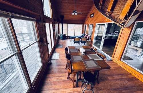 Lynn Center House | Riverfront Luxury home & wakeup with Sunrise