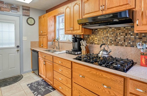 Palatka House | RIVERFRONT!! Scenic views, Dock, Boat Ramp, Kayaks, Firepit, Boating & Bass Fishing Paradise!