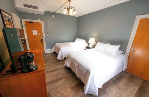 Shawnee On Delaware Hotel | Riverfront Stay – Peaceful Pocono Escape Near Nature & Trails | 2 Units