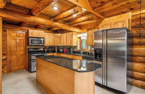 Cherry Valley Cabin | Riverside Cabin:Hot Tub+Sauna+King Beds Retreat