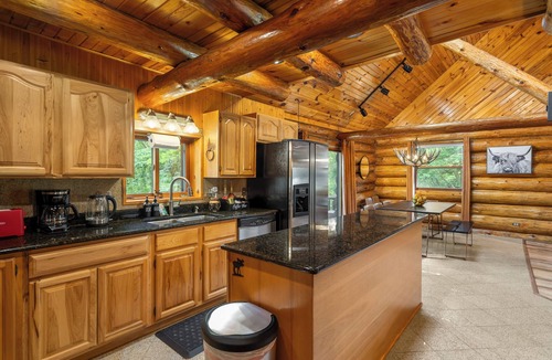 Cherry Valley Cabin | Riverside Cabin:Hot Tub+Sauna+King Beds Retreat