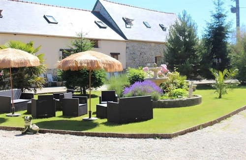 Nehou House | Riverside Gîte – La Mare Chappey, Family-Friendly, Heated Pool