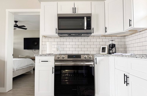 Newburgh Apartment | RiverStone Retreat E