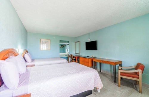 Harlingen Hotel | Road Trip Stop Near Harlingen Attractions - 3 Rooms w/Free Parking