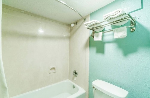 Harlingen Hotel | Road Trip Stop Near Harlingen Attractions - 3 Rooms w/Free Parking
