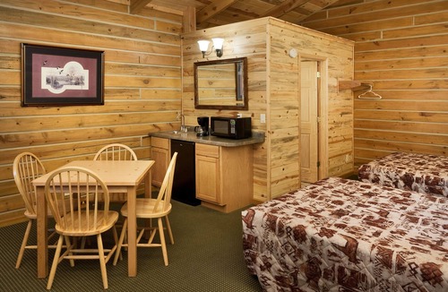 Custer Hotel | Rock Crest Lodge And Cabins