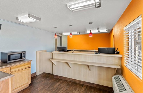 Northwest Heights Hotel | Rodeway Inn Albuquerque West