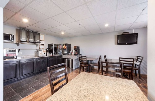 Lincoln Hotel | Rodeway Inn Lincoln West - University Area