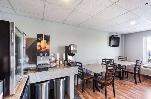 Lincoln Hotel | Rodeway Inn Lincoln West - University Area