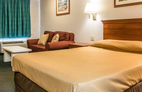 Madison Heights Hotel | Rodeway Inn Madison Heights - Detroit