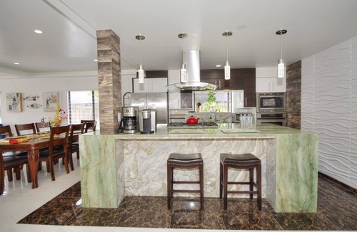 Burbank House | Romantic 5bd/3ba Single Family House, Central Silicon Valley!