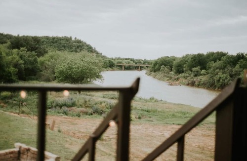 South Bend Cabin | Romantic Waterfront Cabin on the River near Possum Kingdom Lake