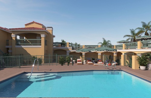 Laguna Beach Hotel | Rooftop Ocean Views + Pool + Hot Tub + Walk to Beach | The Mara by AvantStay