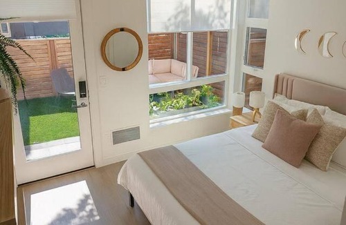 Broadway House | Rooftop with Skyline and Space Needle Views, AC, World Soccer Match 15min to Stadium
