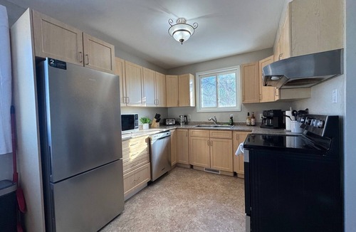 Thunder Bay Apartment | Room for Everyone - Close to University & Hospital