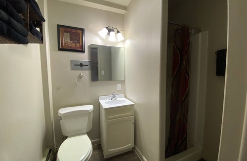 Thermopolis Hotel | Roundtop Mountain Vista - Cabins and Motel