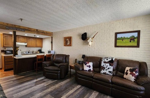River Ranch Condo | Rustic Country Living at River Ranch Sleeps 6! 102