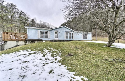 Sugar Grove House | Rustic Family Home + Acreage ~ 20 Mi Hocking Hills