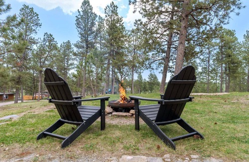Custer Apartment | Rustic Sanctuary: Firepit + Sauna + Wildlife Watching