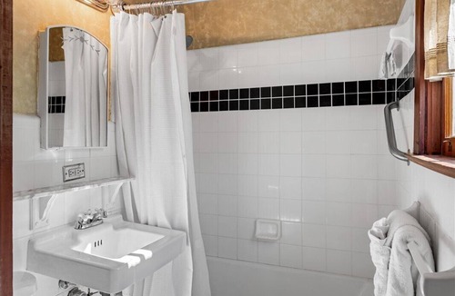 Oakland House | Sage Room in Central Florida's Historic Gem & wedding venue- The Oakland Manor House