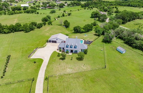 Gunter House | Sahvana Ranch - Unwind, Splash & Party