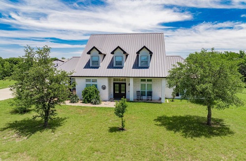 Gunter House | Sahvana Ranch - Unwind, Splash & Party