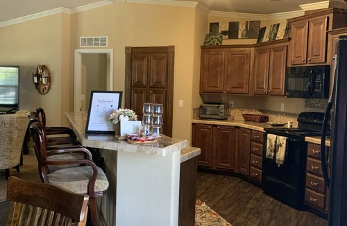 Muenster Cottage | Saint Jo Ranch Retreat Across from Winery | 4BR, Porch and Valley Views