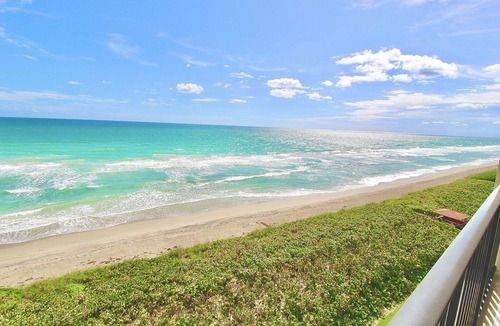 Hutchinson Island South Condo | Sand Dollar Shores 7th Floor Oceanfront Condo